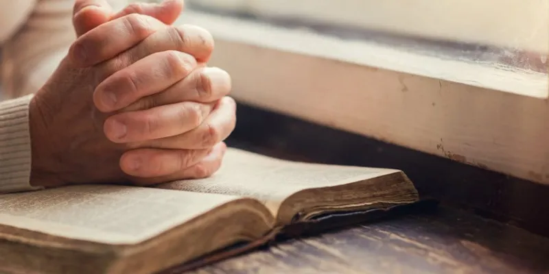 Cầu nguyện và tin vào lực lượng siêu nhiên