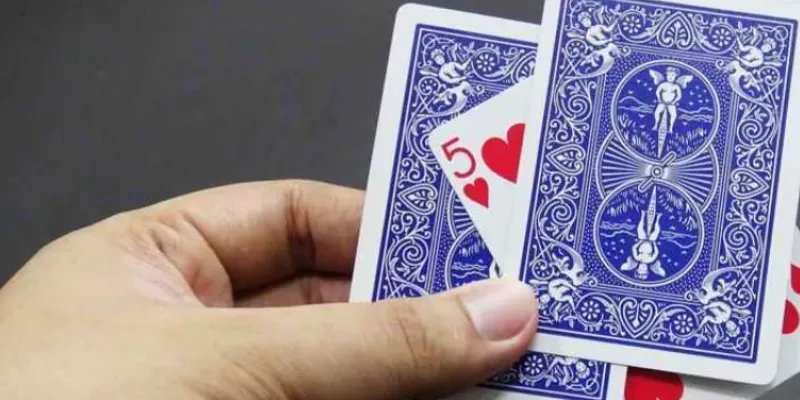 Những điểm mạnh khi phân biệt lá bài từ mặt sau