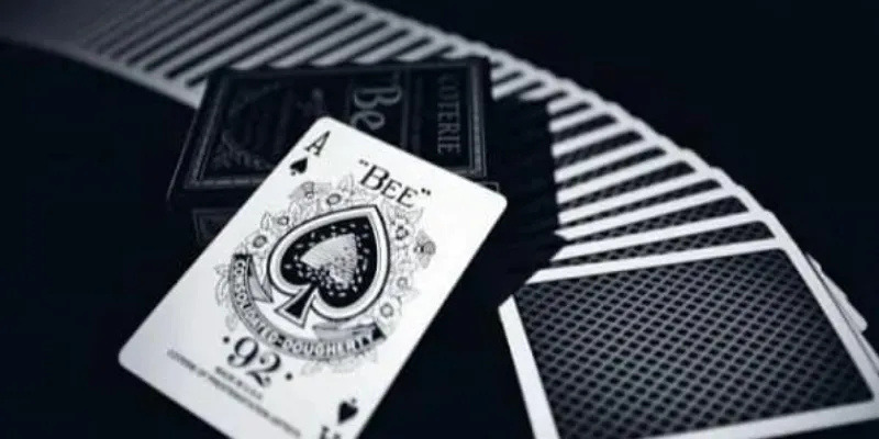 Chia sẻ cách nhận biết lá bài qua mặt sau hiệu quả nhất
