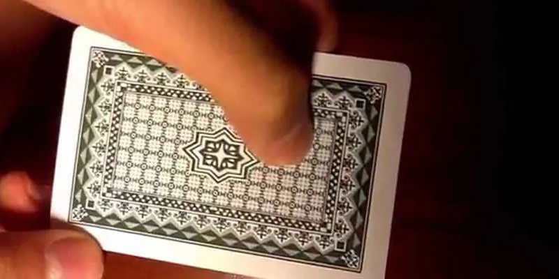 Các lỗi phổ biến khi cố gắng nhận biết lá bài qua mặt sau