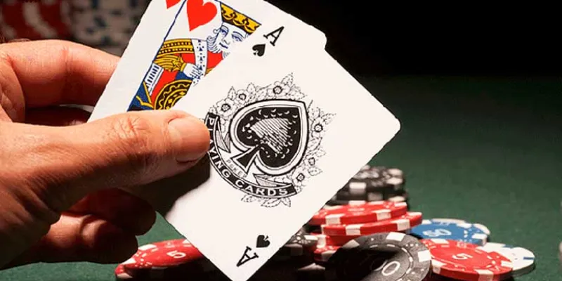 Hướng dẫn chi tiết cách chia bài xì dách một cách chuẩn xác