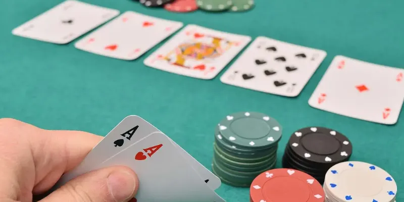 Tìm hiểu cách chơi Poker thắng lớn cho người mới