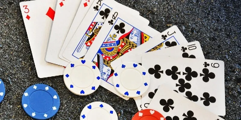 Chiến thuật quan sát và dự đoán bài của đối thủ trong Bài Sâm